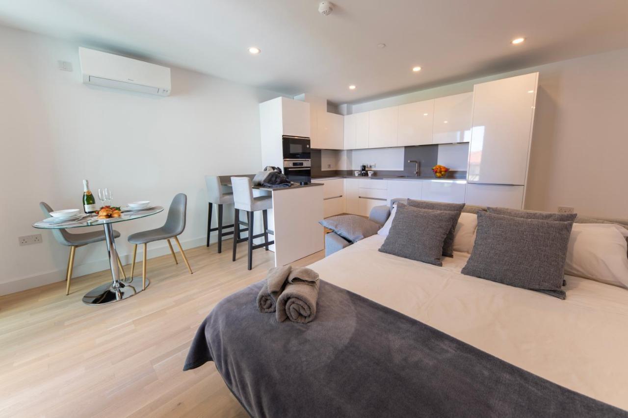 Brand New Luxury 1 Bed 2 Bath Apartment - Spa & Pool Gibraltar Exterior photo