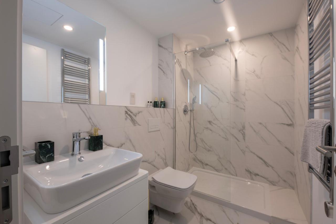 Brand New Luxury 1 Bed 2 Bath Apartment - Spa & Pool Gibraltar Exterior photo